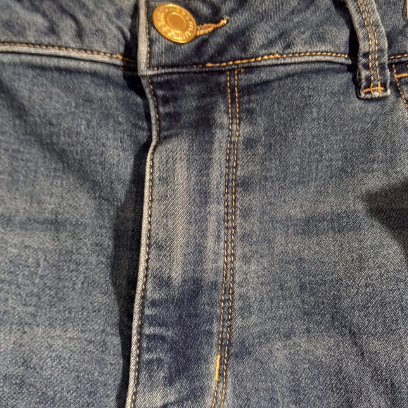 High Rise Distressed Jeans - Picture 5 of 8